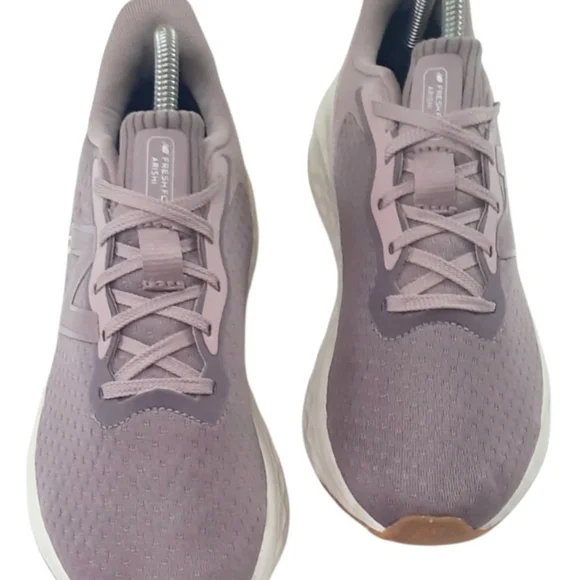 New Balance Women's Fresh Foam Arishi V4 running shoe.Lilac Chalk/Violet Size 9 - Picture 3 of 5